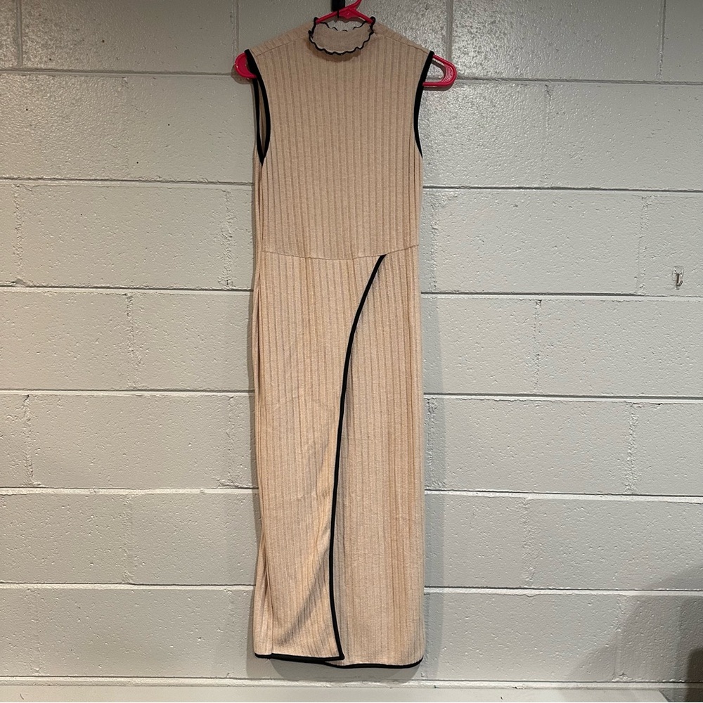 Beige Lightweight Ribbed Sleeveless Midi Dress with Black Accents Ruffle Collar